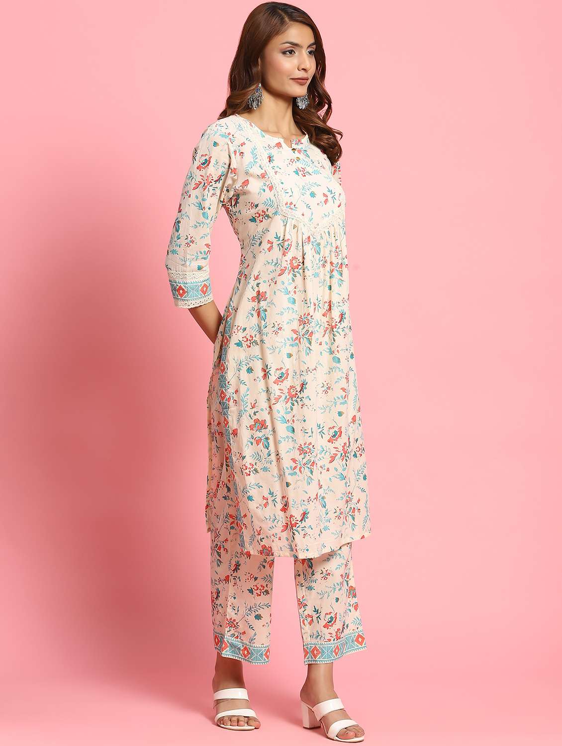 women floral notch neck kurta palazzo set  - 21221678 -  Standard Image - 1