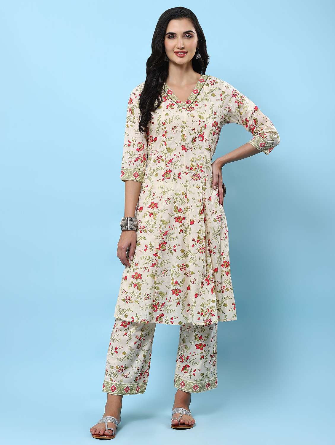 women floral v neck kurta pant set - 21221679 -  Standard Image - 4