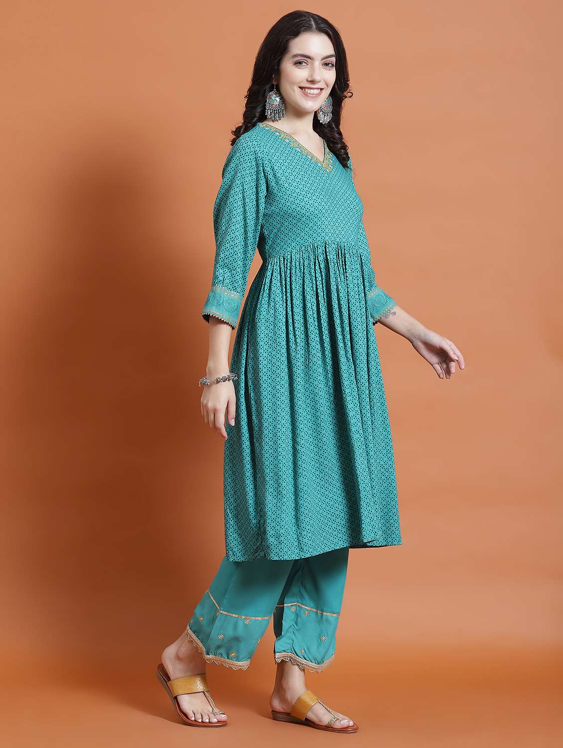 women kurta palazzo set with dupatta - 21221687 - Standard Image - 1