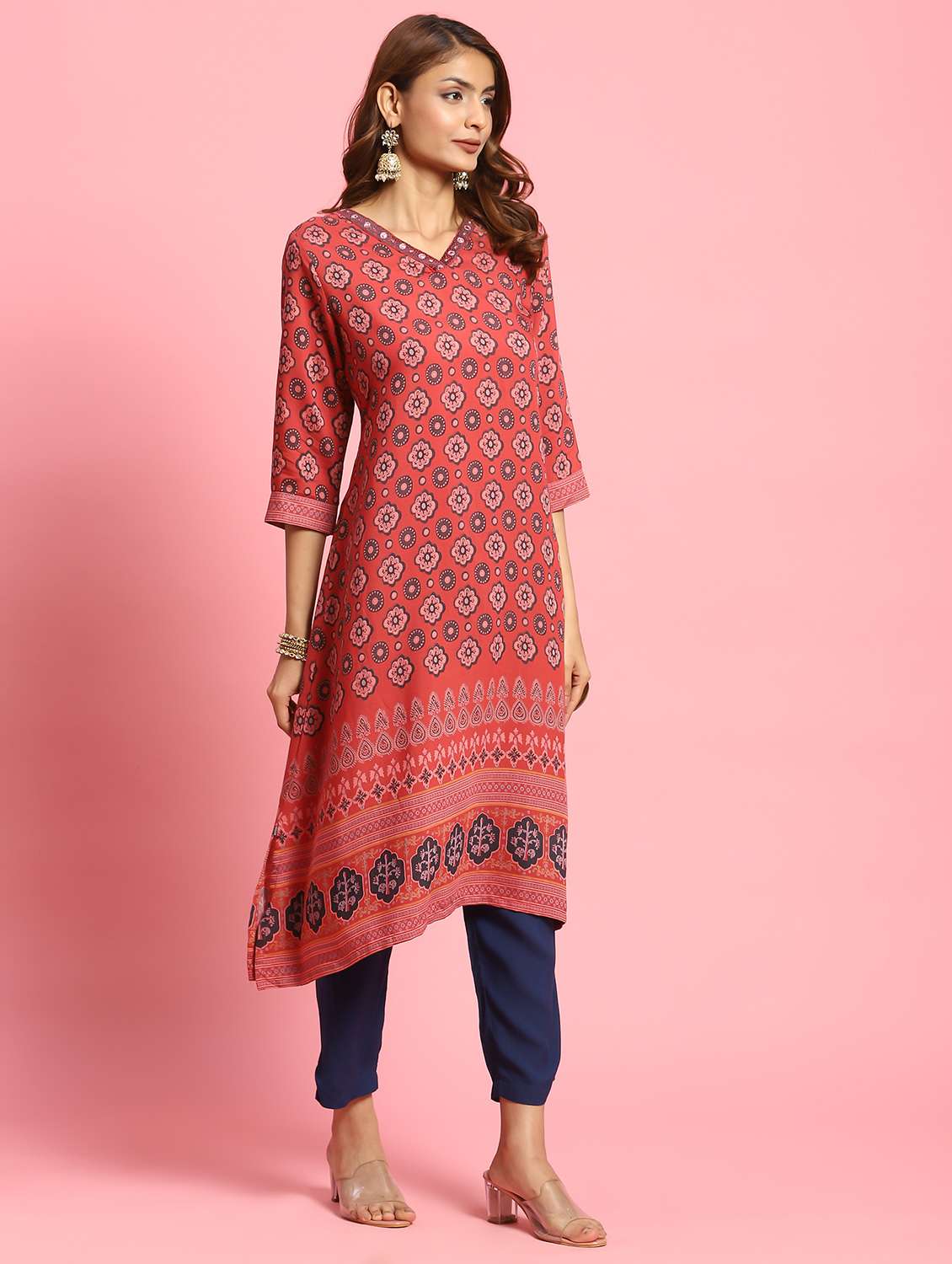 women v neck kurta pant set - 21221692 - Standard Image - 1