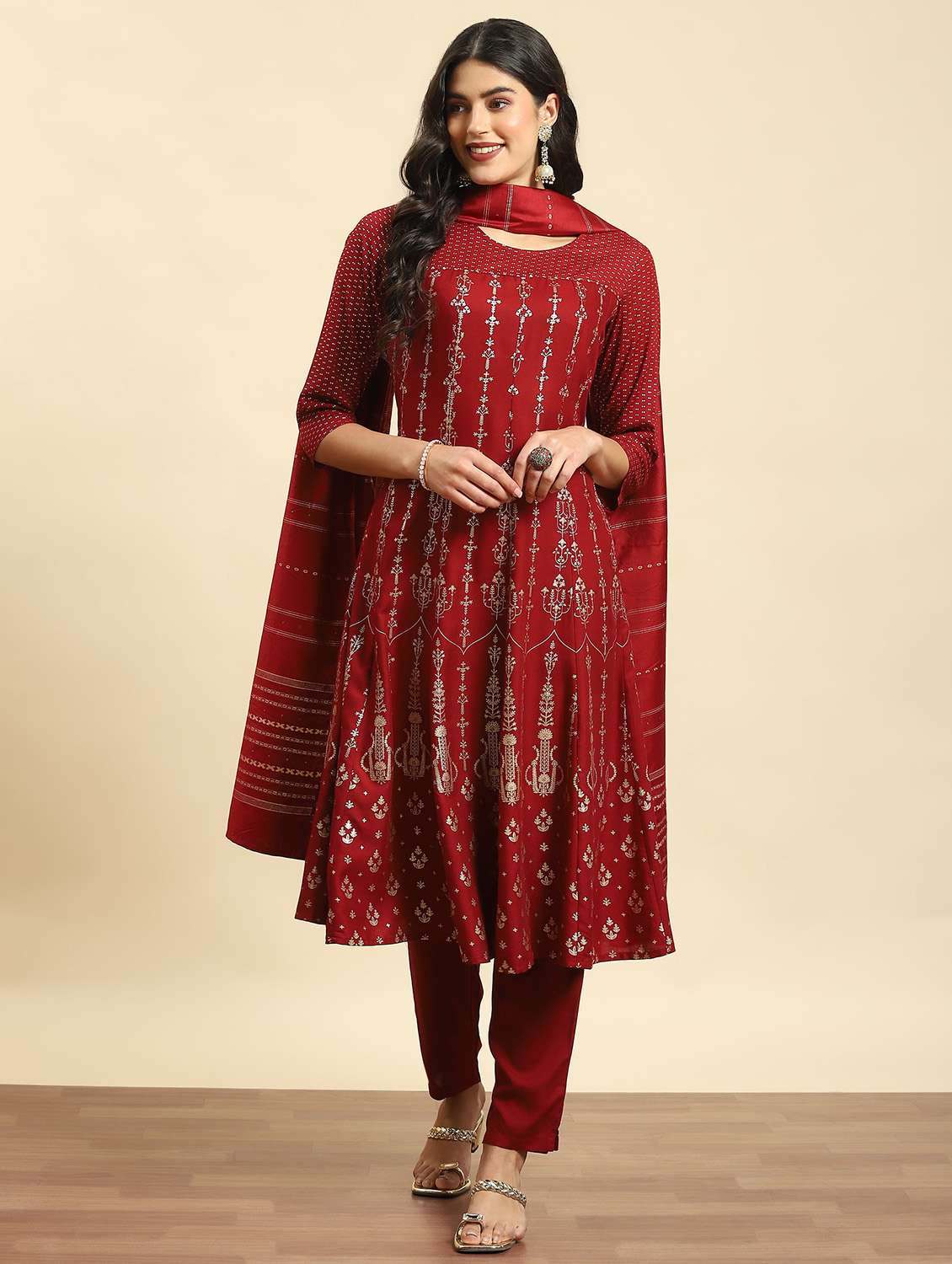 women foil print round neck kurta pant set with dupatta - 21221725 - Standard Image - 4