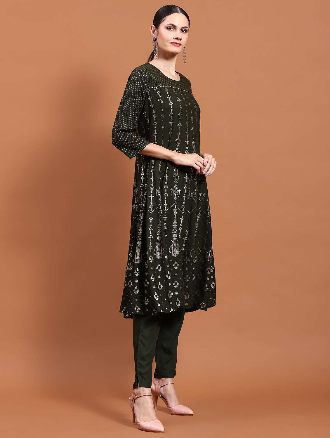 women round neck kurta pant set - 21221726 - Standard Image - 1