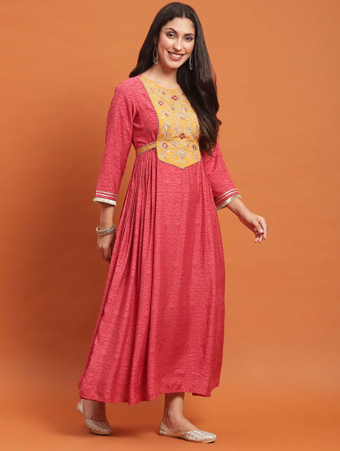 women round neck kurta dupatta set - 21221728 -  Standard Image - 1