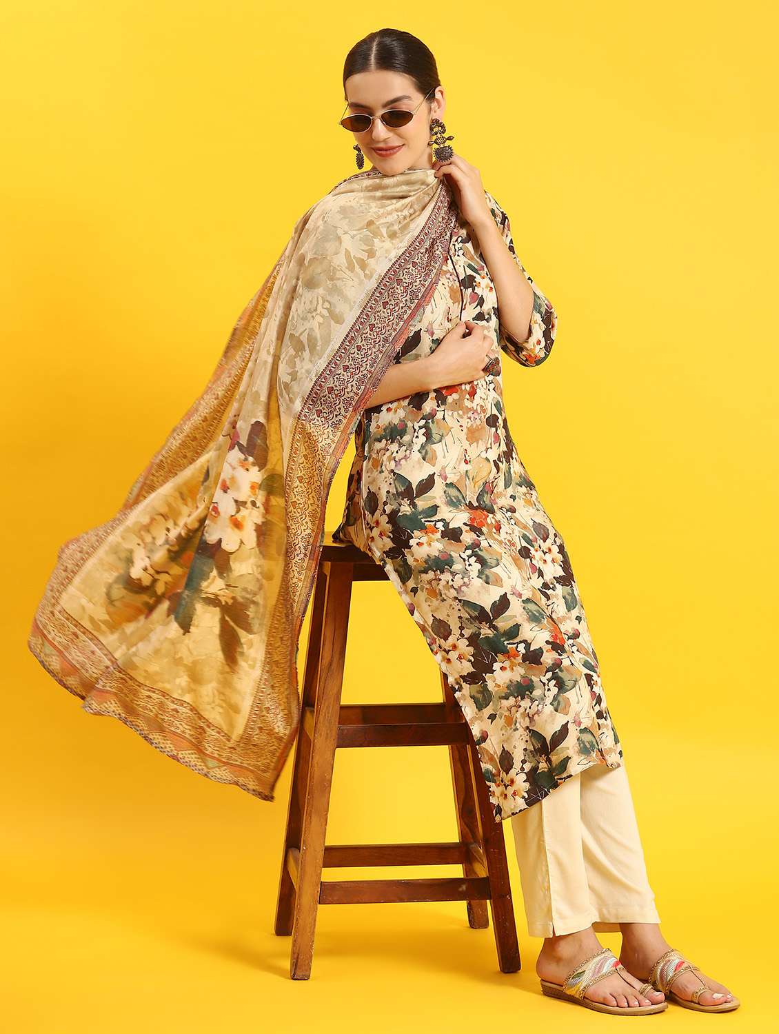 women floral kurta pant set with dupatta
