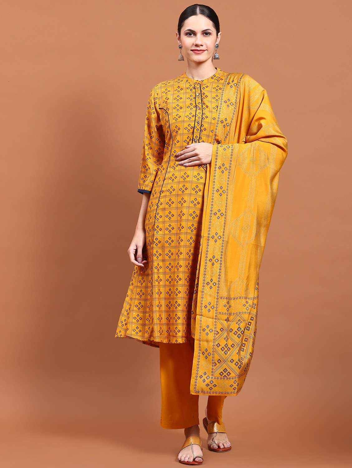 women kurta palazzo set with dupatta - 21221737 - Standard Image - 4