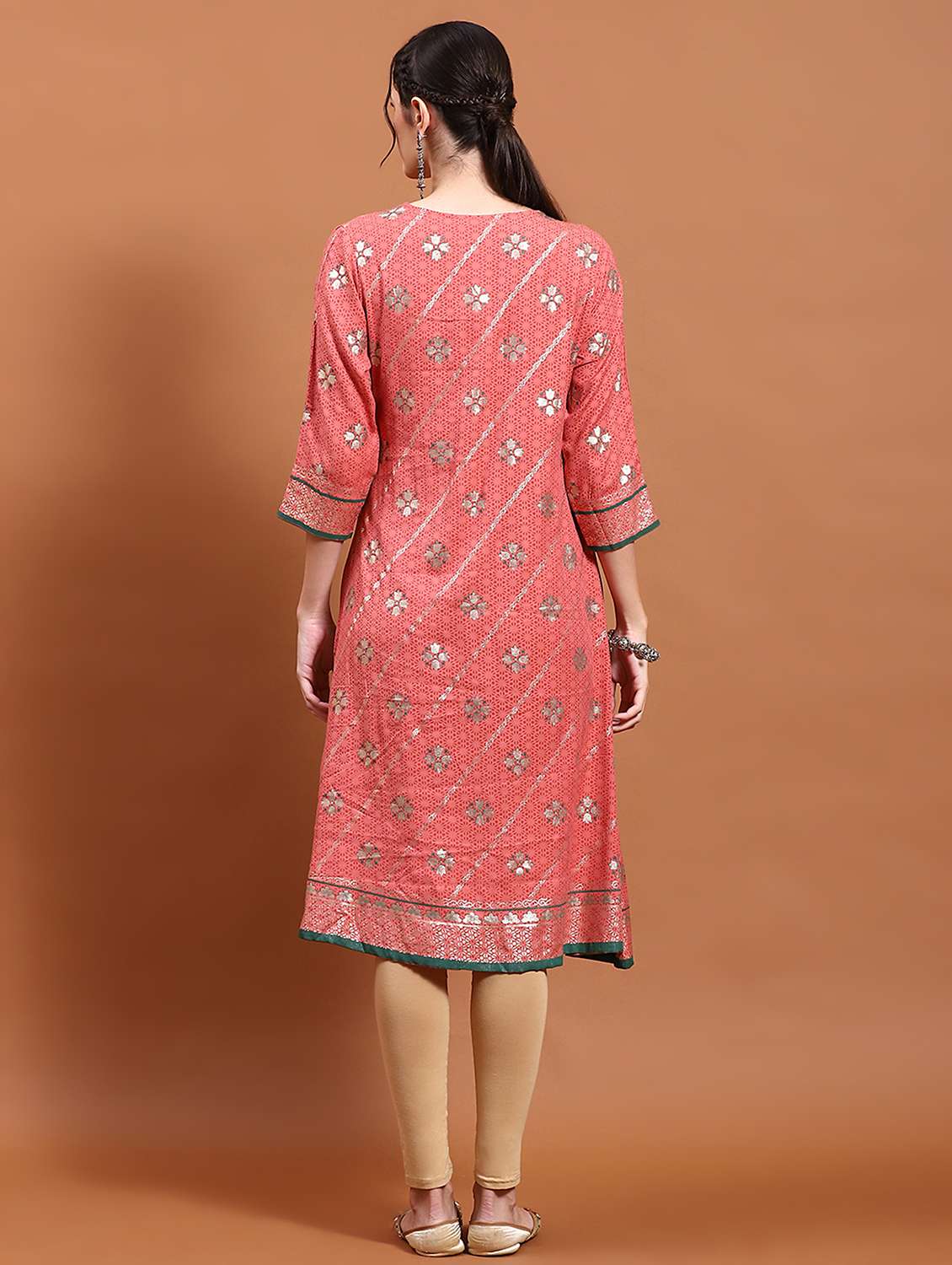 women coral printed kurta - 21221740 - Standard Image - 4