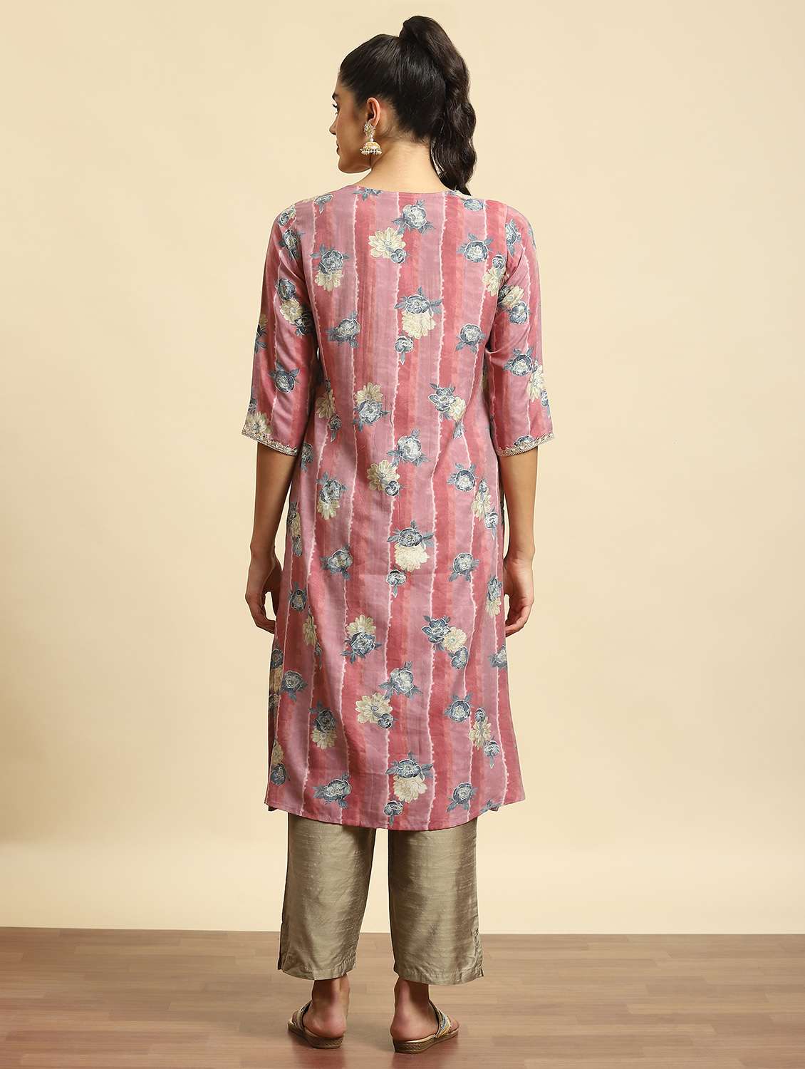 women pink floral printed kurta  - 21221751 -  Standard Image - 4