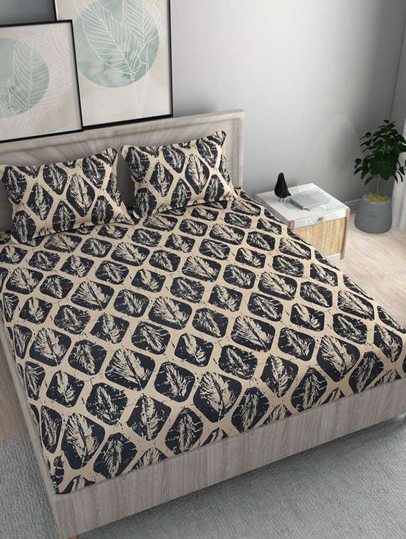 elastic fitted king size bedsheet with two pillow covers 