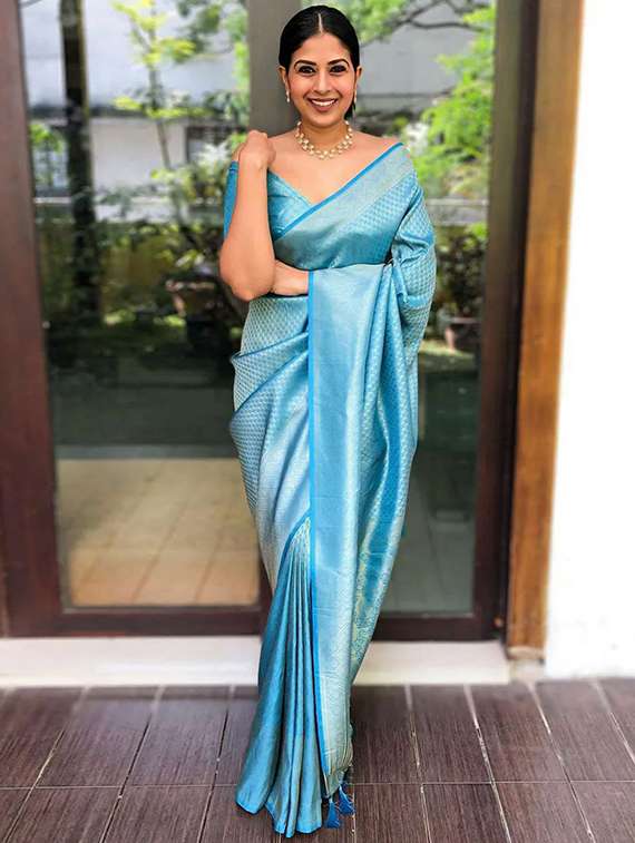 women self design kanjivaram saree with blouse