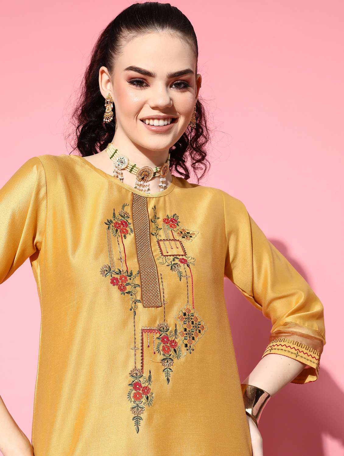 women round neck kurta pant set - 21230803 -  Standard Image - 4