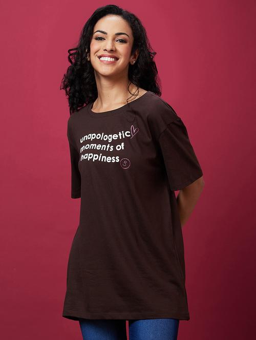 women round neck typographic printed oversized t-shirt - 21237771 - Standard Image - 0