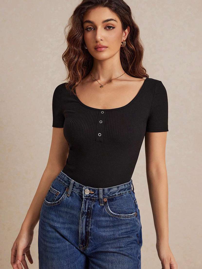 women black solid regular top
