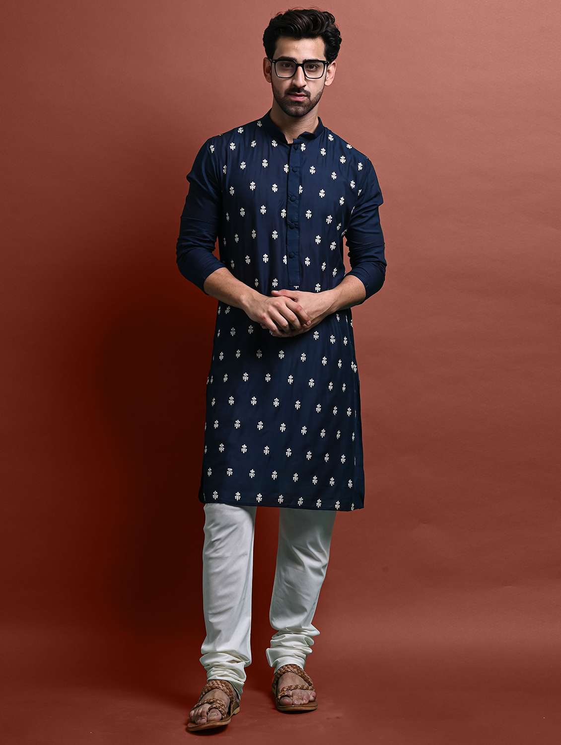 men embroidered mandarin neck long kurta