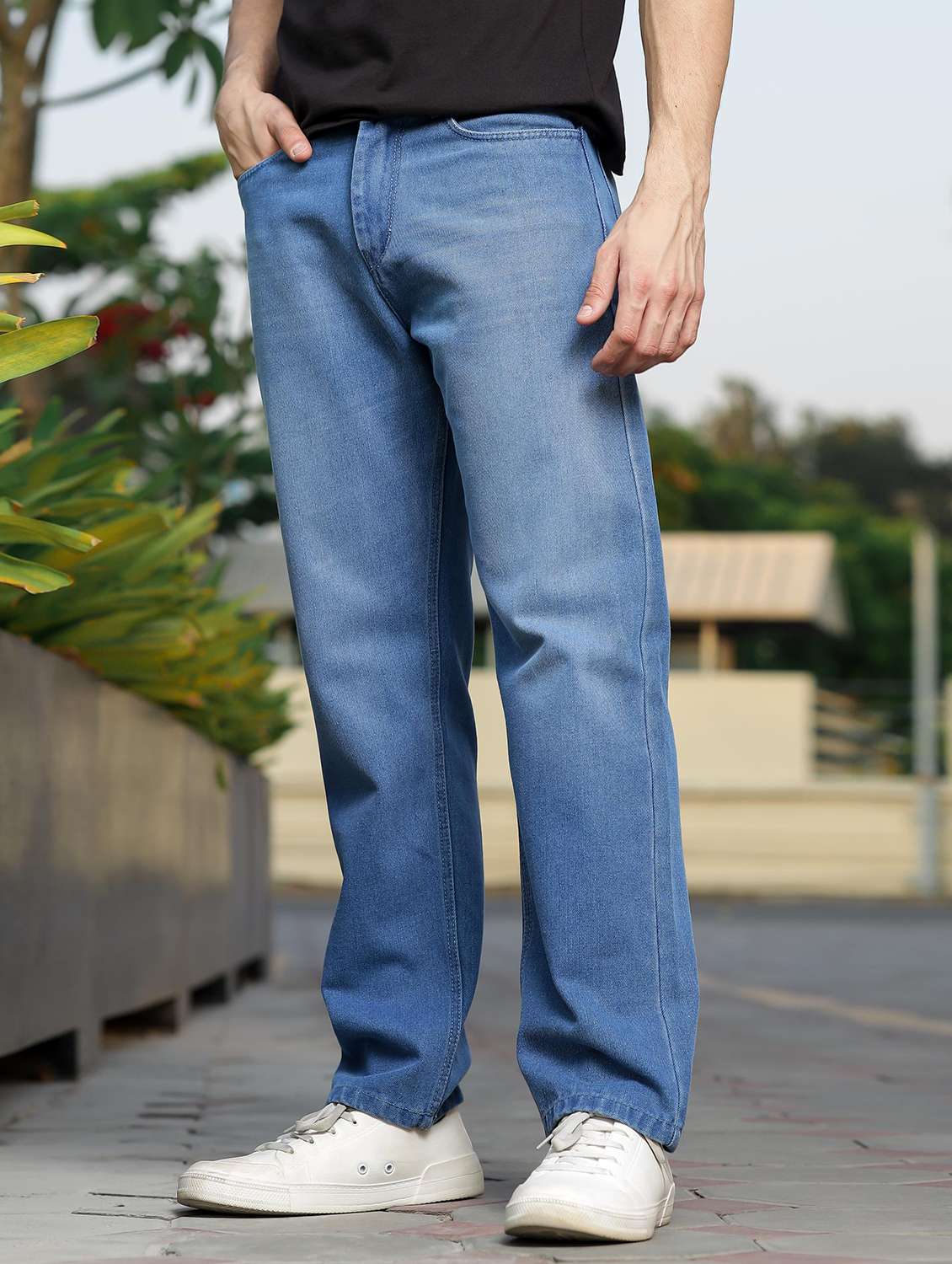 Men Mid Rise Plain Denim Jeans