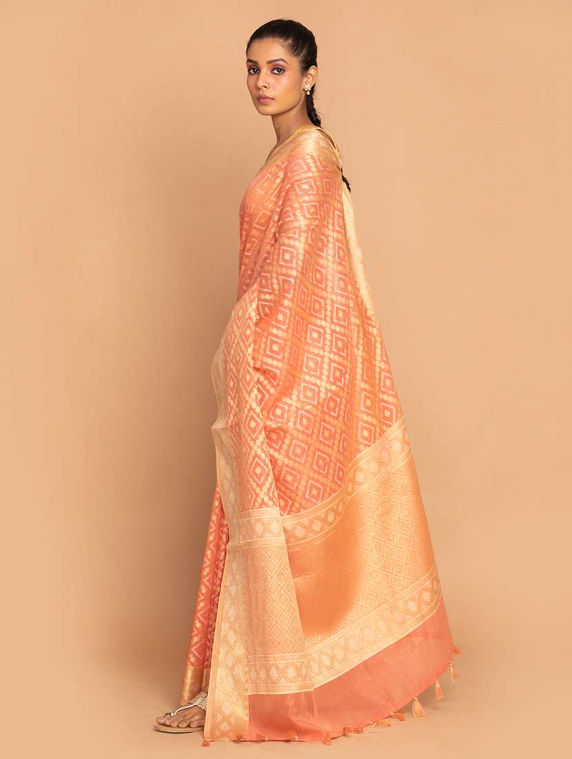 women self design handloom saree with blouse - 21271578 - Standard Image - 1