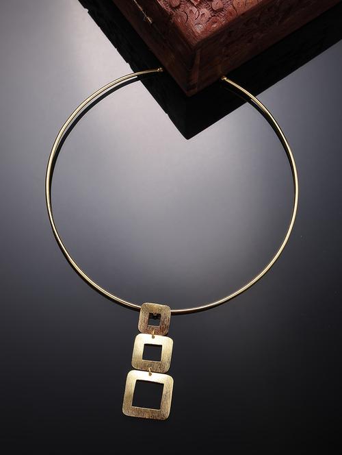 gold metal short necklace - 21279323 -  Standard Image - 0