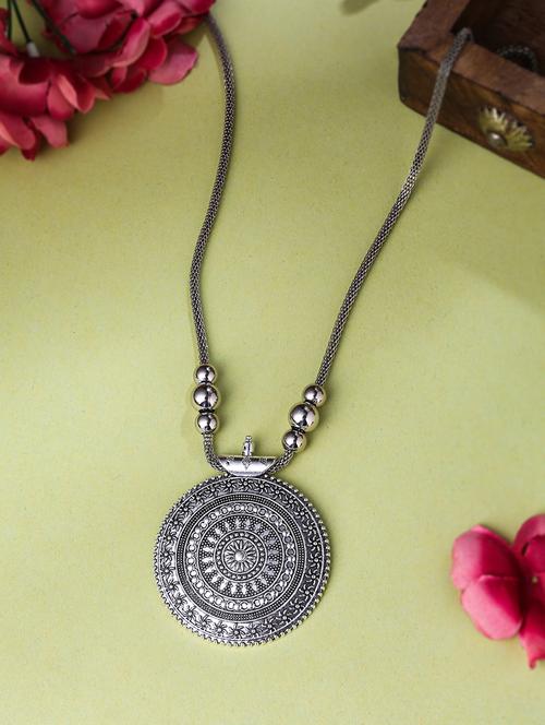 silver metal chain necklace - 21279332 - Standard Image - 0