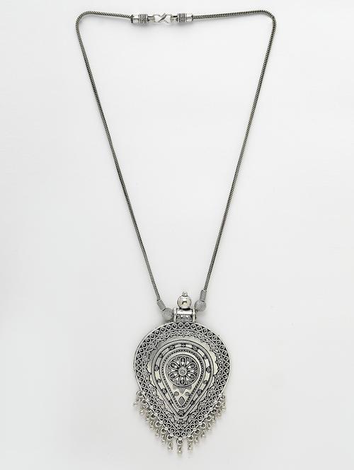 silver metal chain necklace - 21279333 - Standard Image - 0