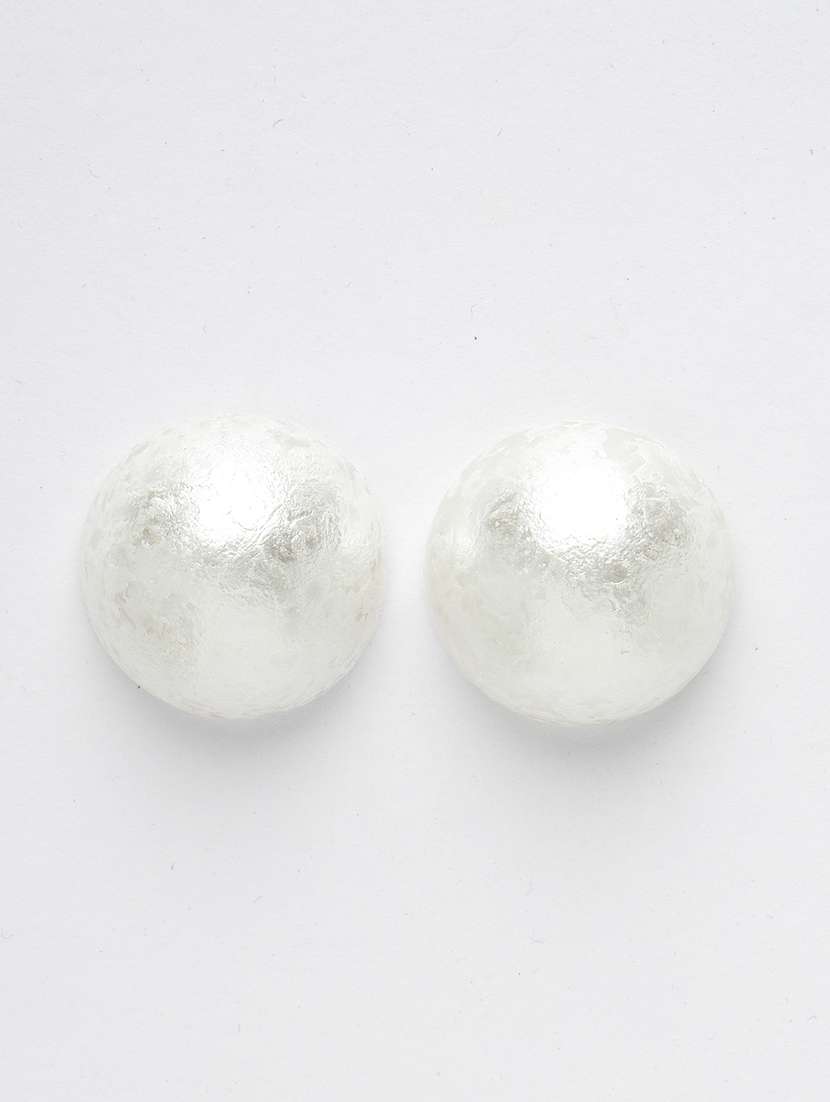 white plastic stud earrings - 21279411 -  Standard Image - 1