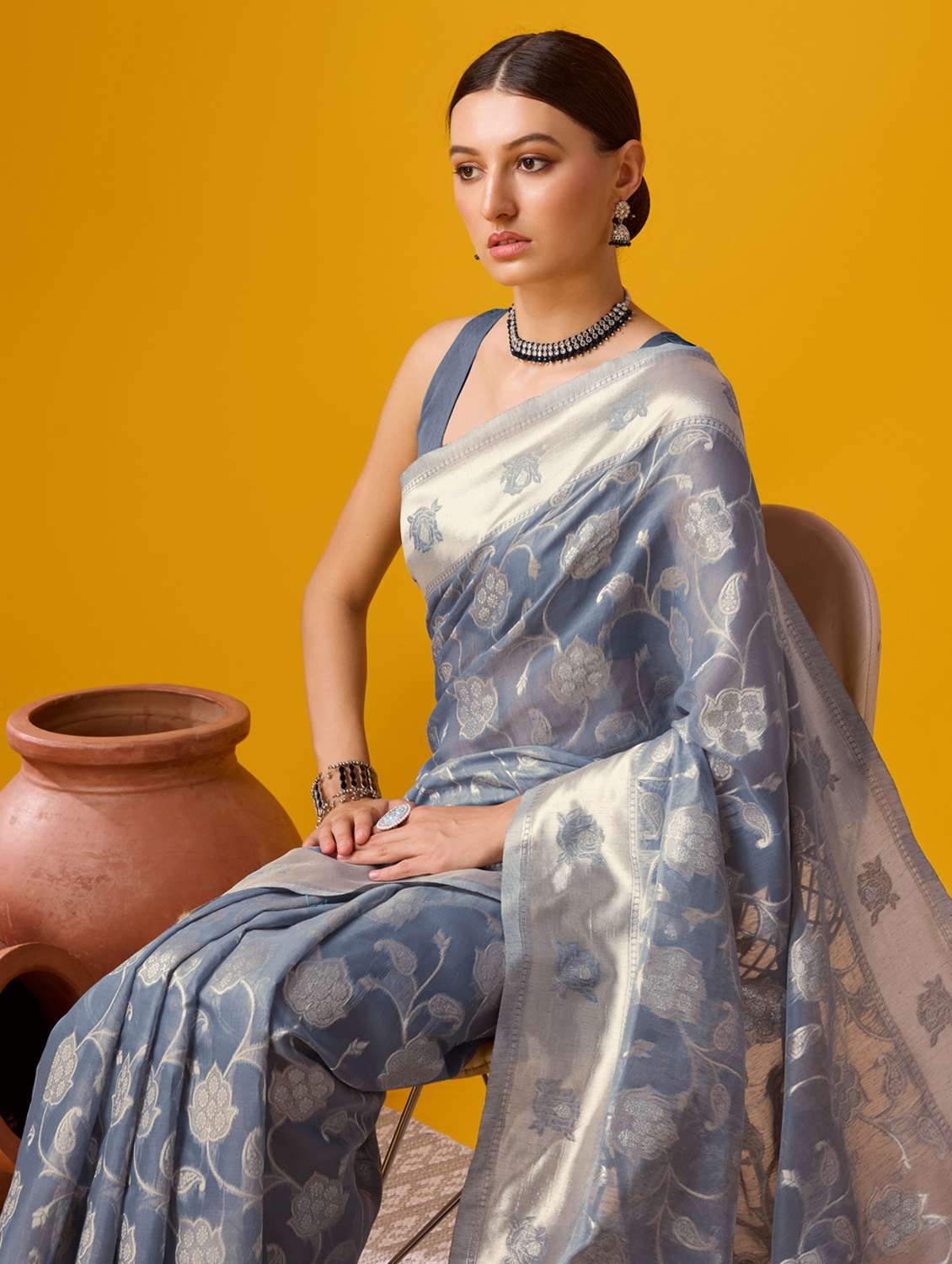 women self design tussar saree with blouse - 21279964 -  Standard Image - 4