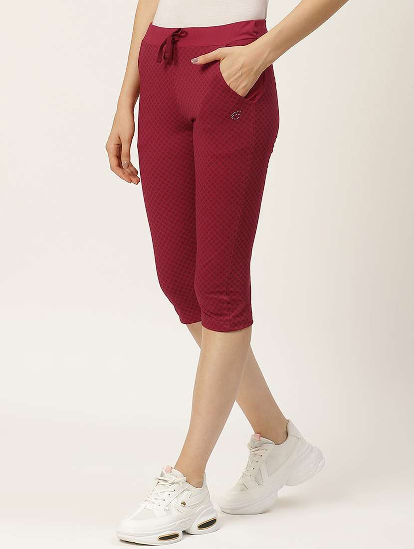 women maroon cotton blend capri - 21280123 -  Standard Image - 1