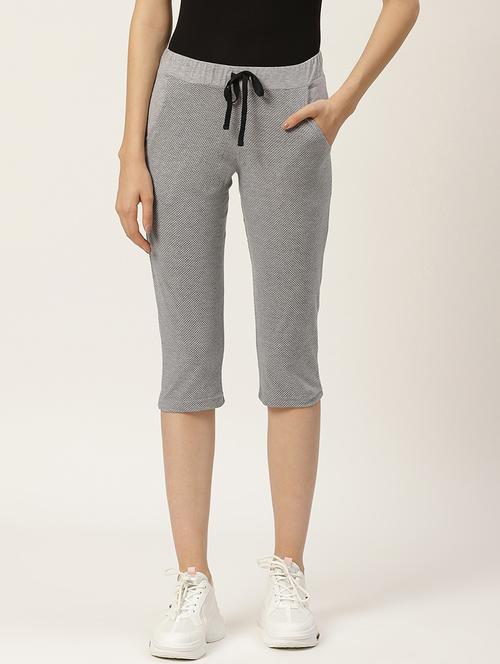women mid rise cotton blend capri - 21280124 -  Standard Image - 0