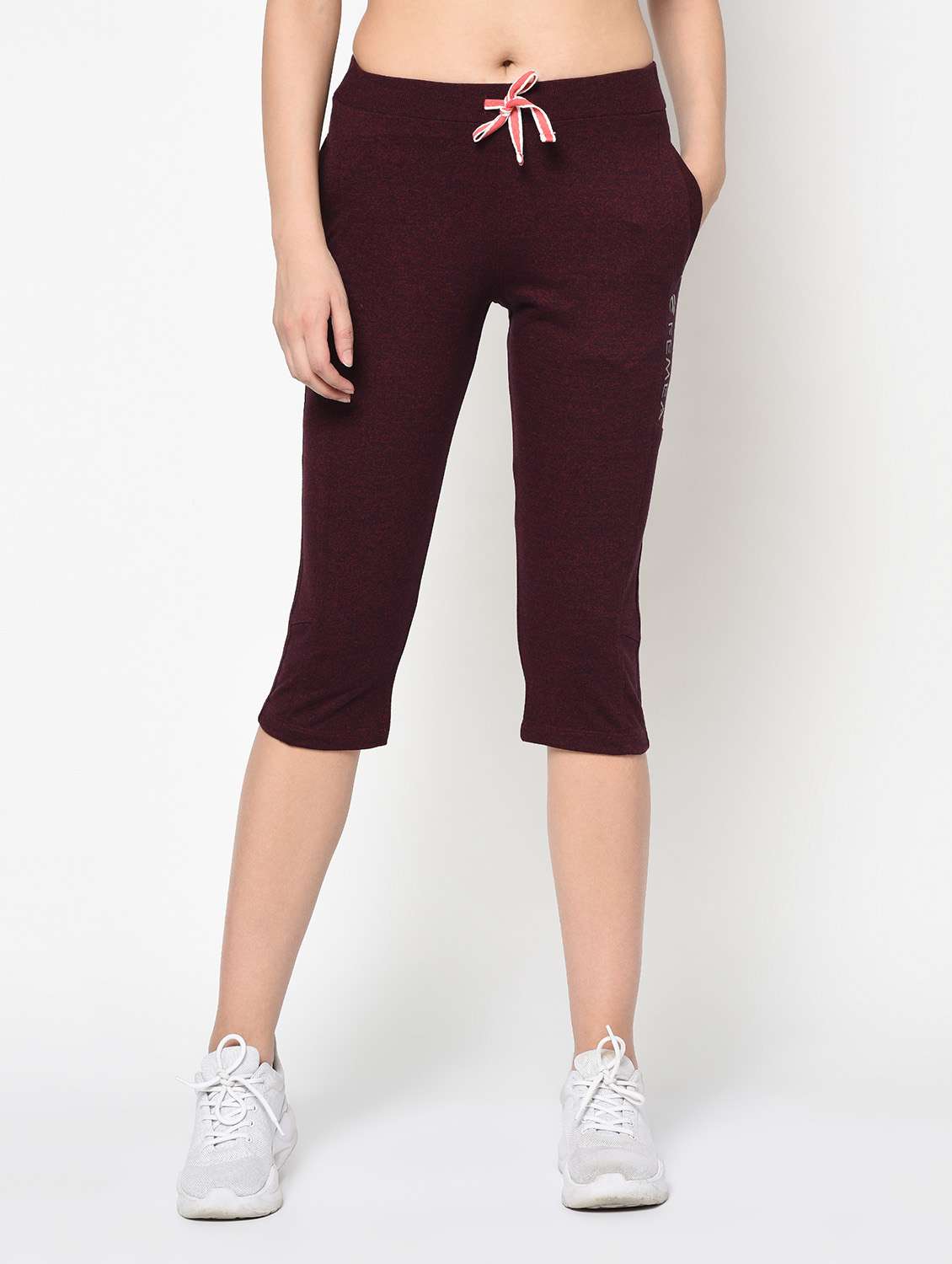 women mid rise cotton blend capri