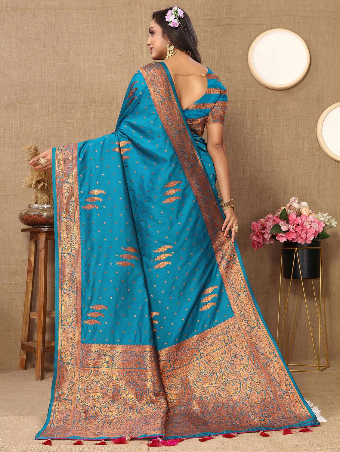 women self design bordered saree with blouse - 21286591 - Standard Image - 1