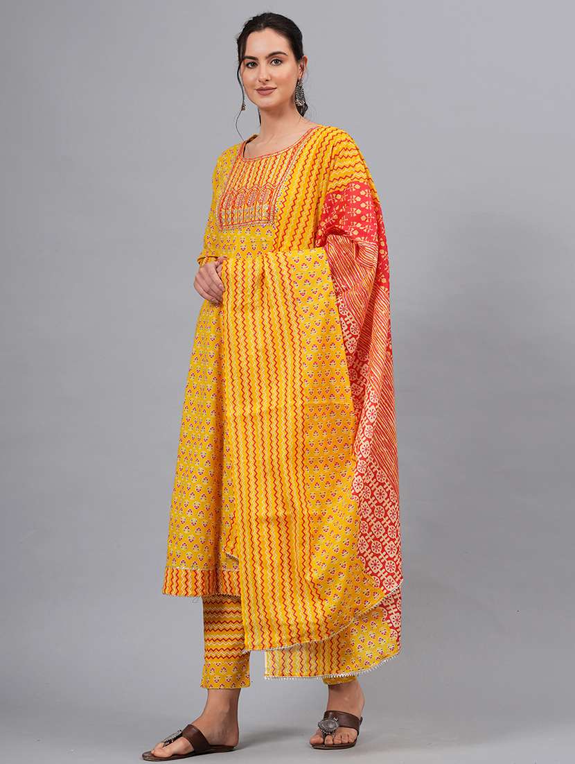 women three quarter sleeve kurta pant with dupatta set - 21288938 - Standard Image - 1
