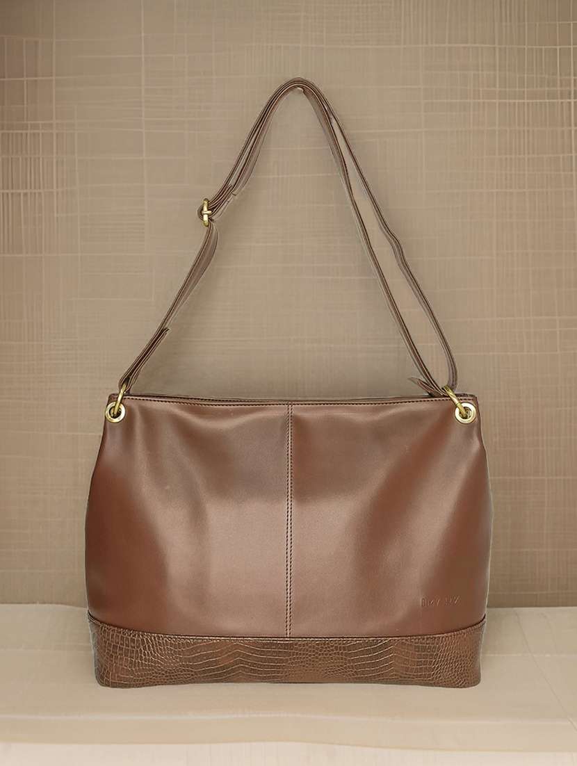 maroon leatherette handbag