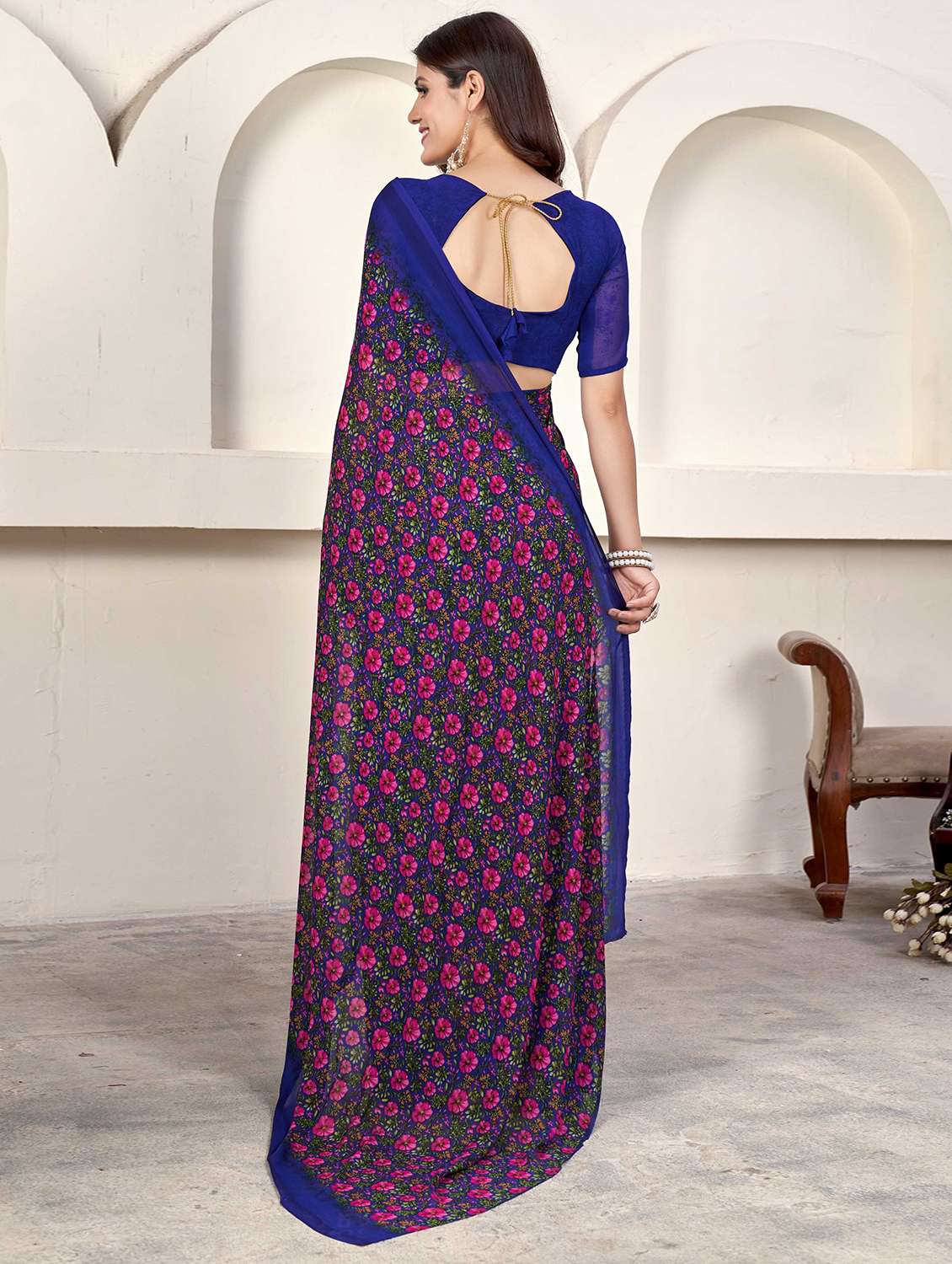 women floral printed saree - 21303705 - Standard Image - 1