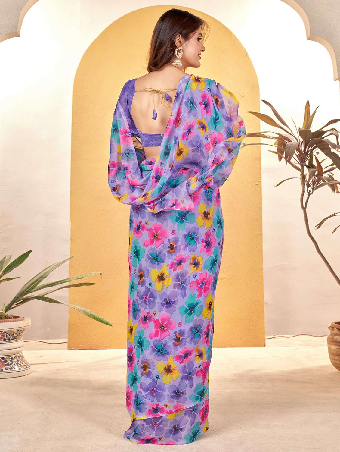 women floral printed saree - 21303708 - Standard Image - 1