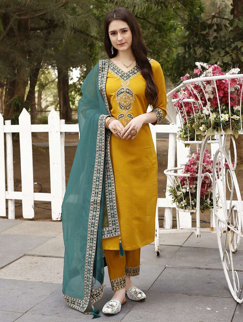 women kurta pant set with dupatta