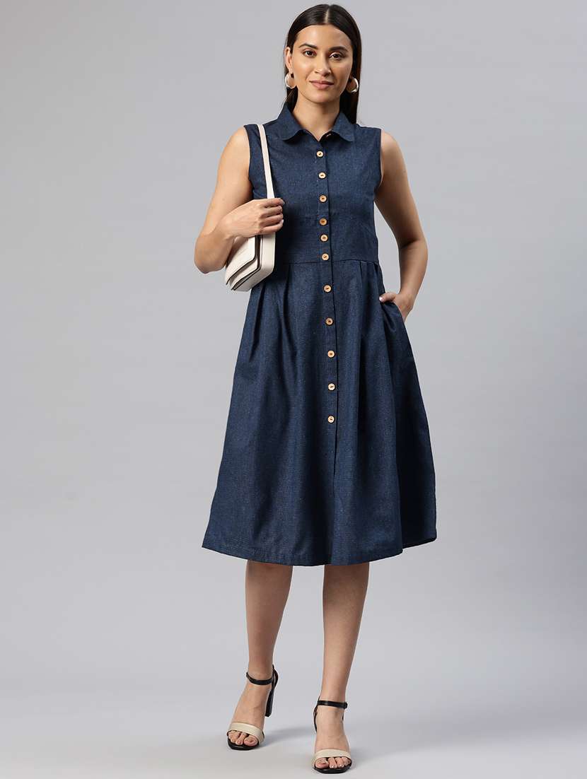 women solid collared sleeveless button down dress