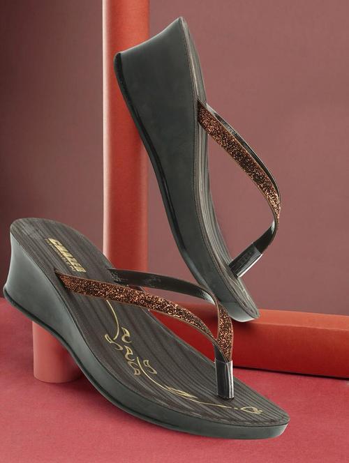 women toe separator wedge - 21318931 -  Standard Image - 0