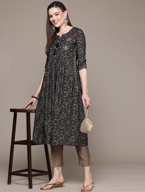 women bandhani printed notch neck kurta pant set - 21320730 -  Standard Image - 0