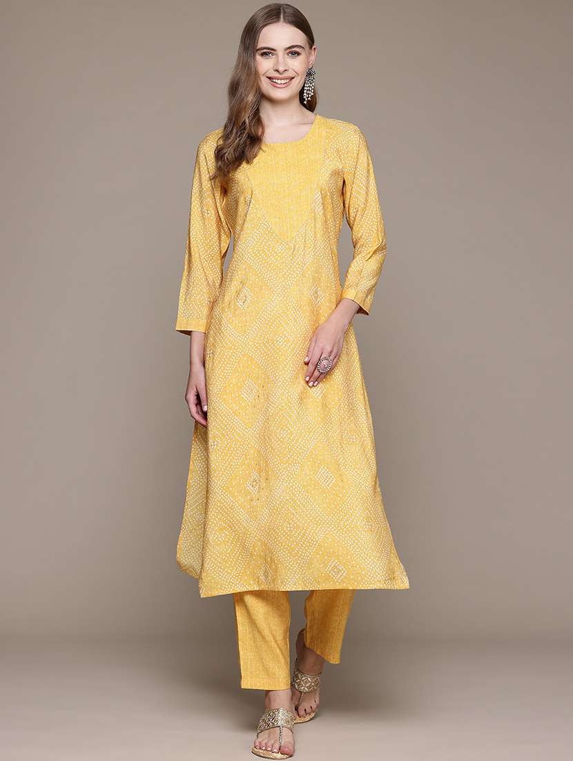 women bandhani printed round neck kurta pant set