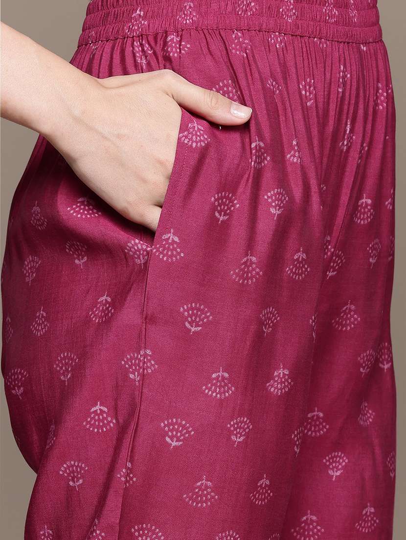 women printed notch neck kurta pant set - 21320744 -  Standard Image - 4