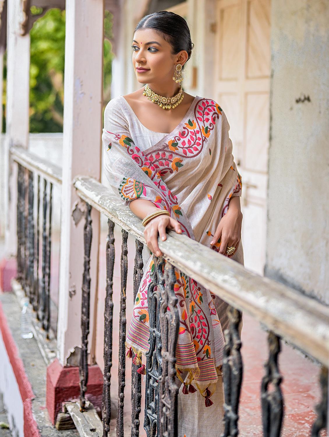 women self design handloom saree - 21321492 - Standard Image - 1