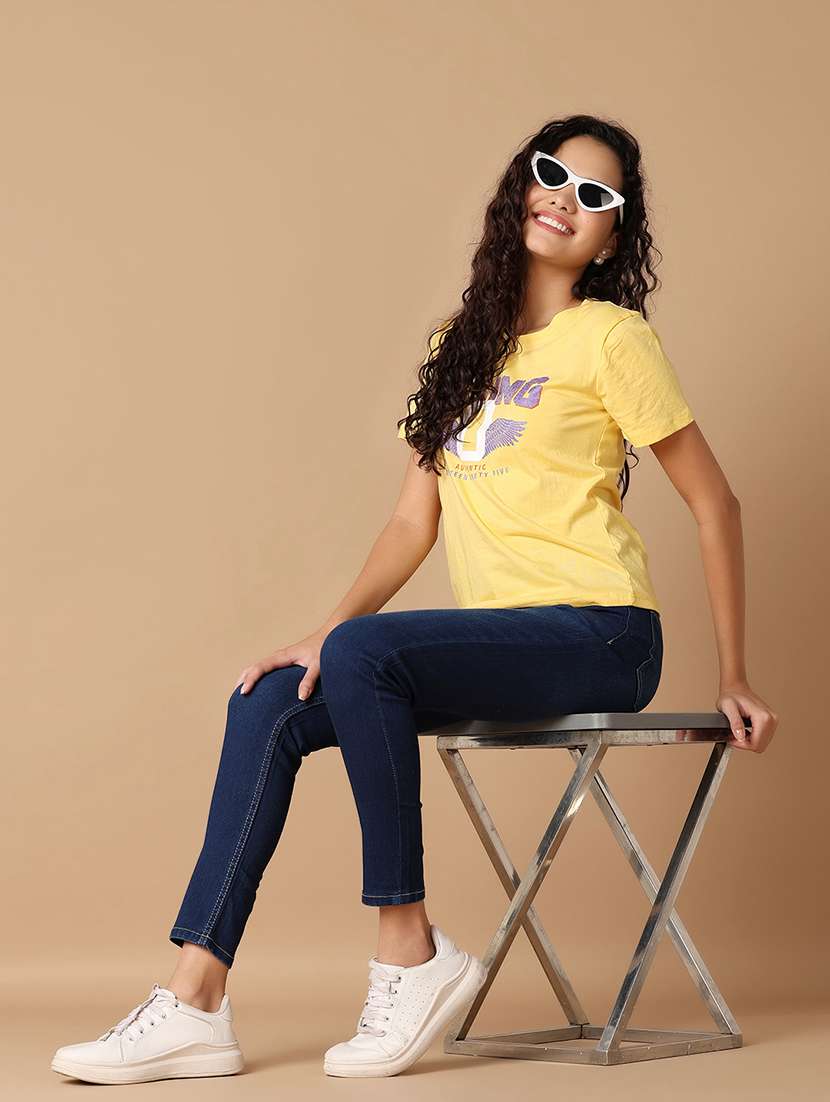 women chest print short sleeves t-shirt - 21325157 -  Standard Image - 4