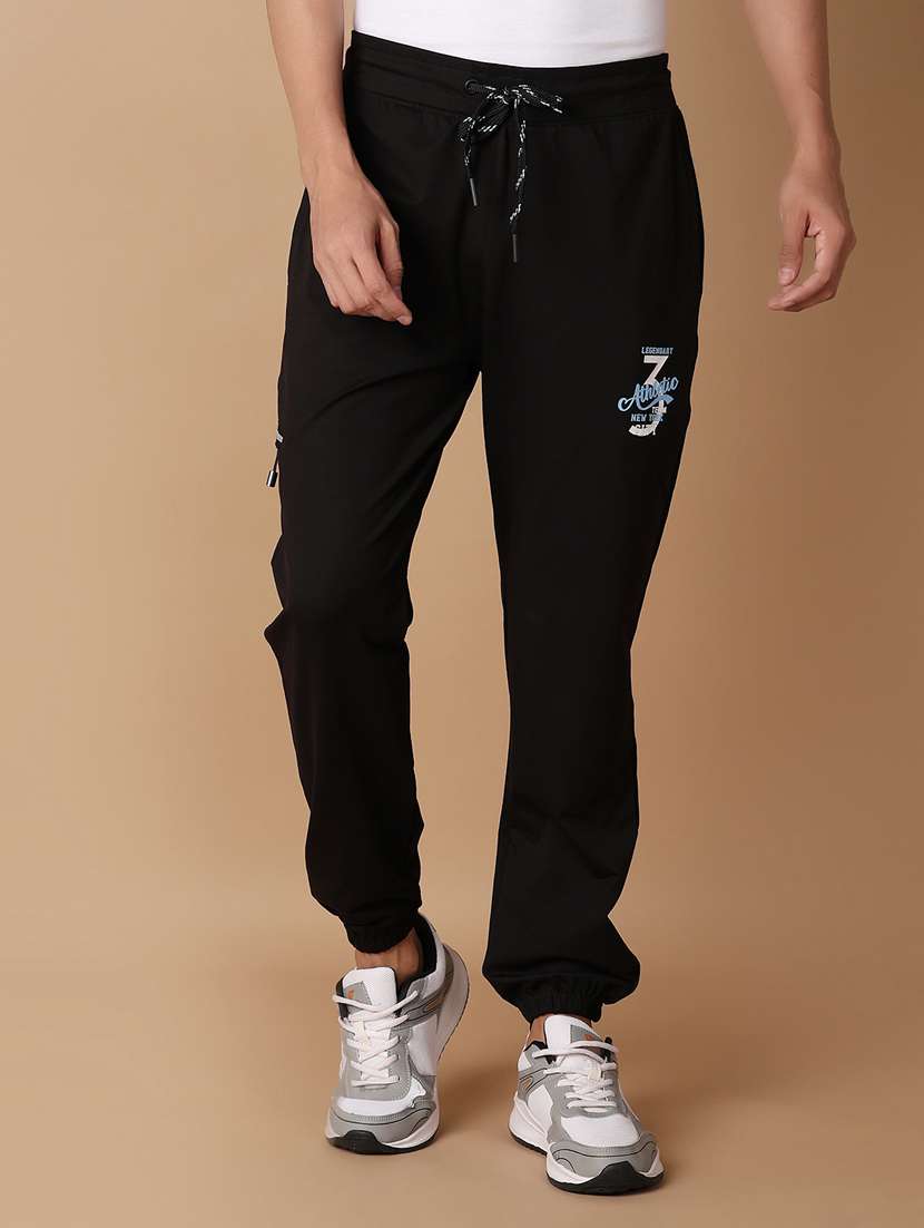 men mid-rise placement print full length track pant