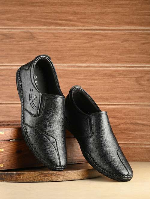 men solid slip on shoes