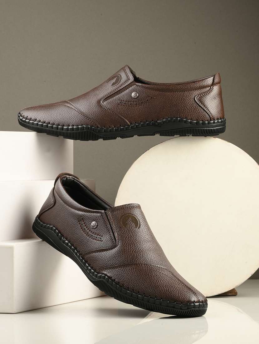 men solid slip on shoes