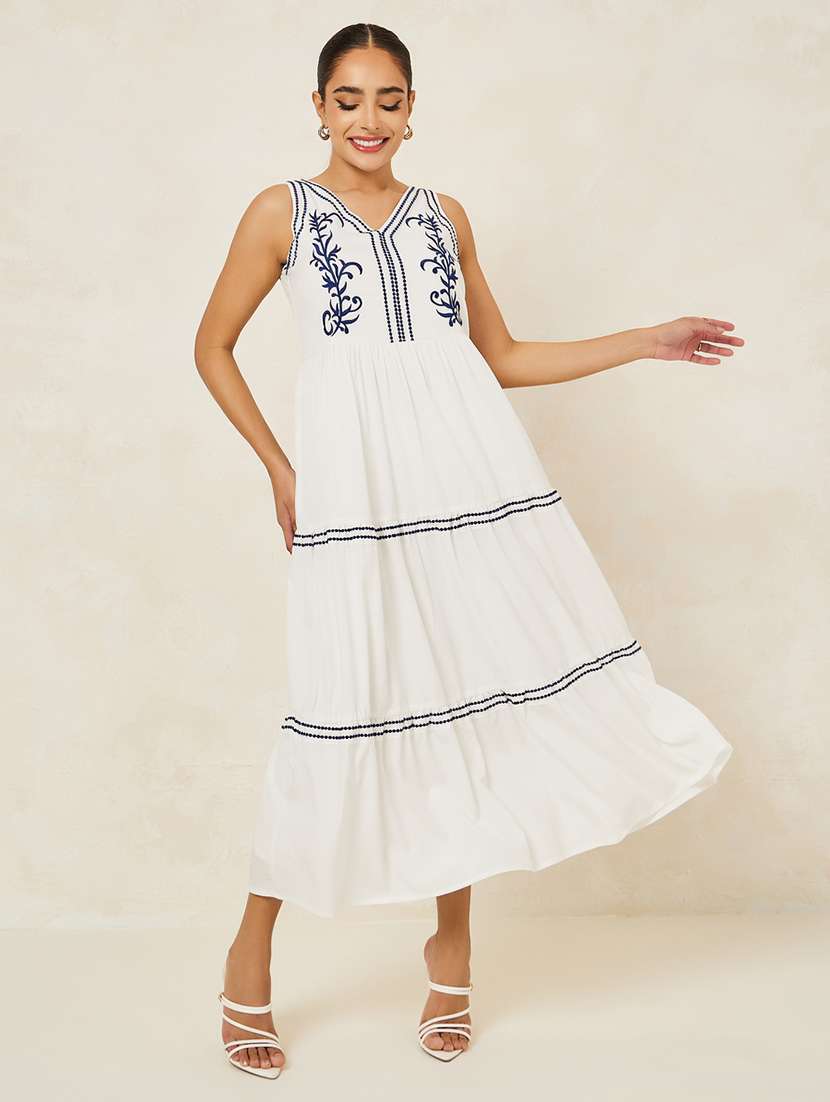 Women Embroidered Sleeveless A Line Dress