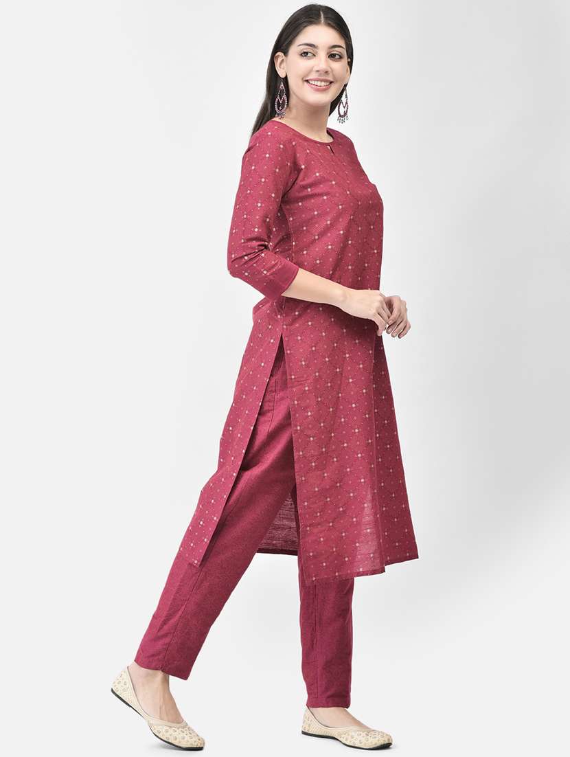 Women Three Quarter Sleeve Straight Kurta
