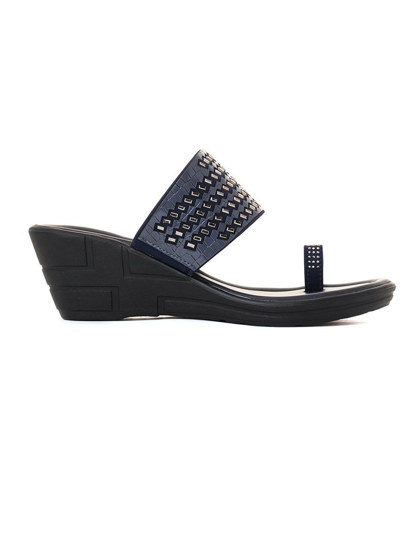 women one toe sandal - 21335322 - Standard Image - 1