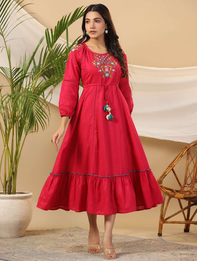 women red round neck flared dress