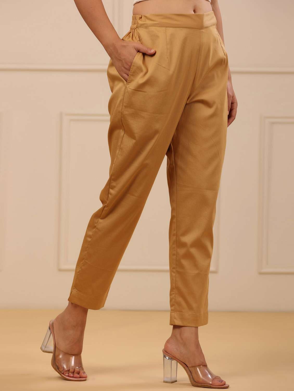 women solid mid rise cigarette pant
