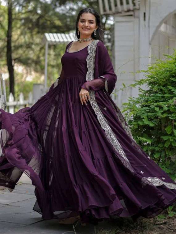 purple crepe set - 21339576 -  Standard Image - 1