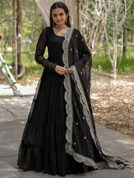 women black round neck kurta dupatta set - 21339577 -  Standard Image - 1